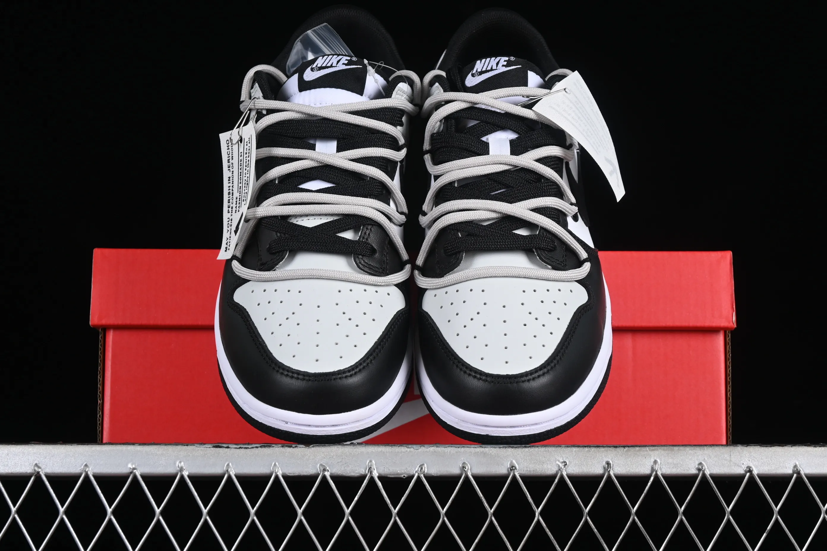 All categories Nk SB Dunk series Nk SB Dunk Low Low-top sneakers Nk Dunk Low Letter Panda Black and gray high street deconstruction SB strap low-top casual sneakers CW1590-100